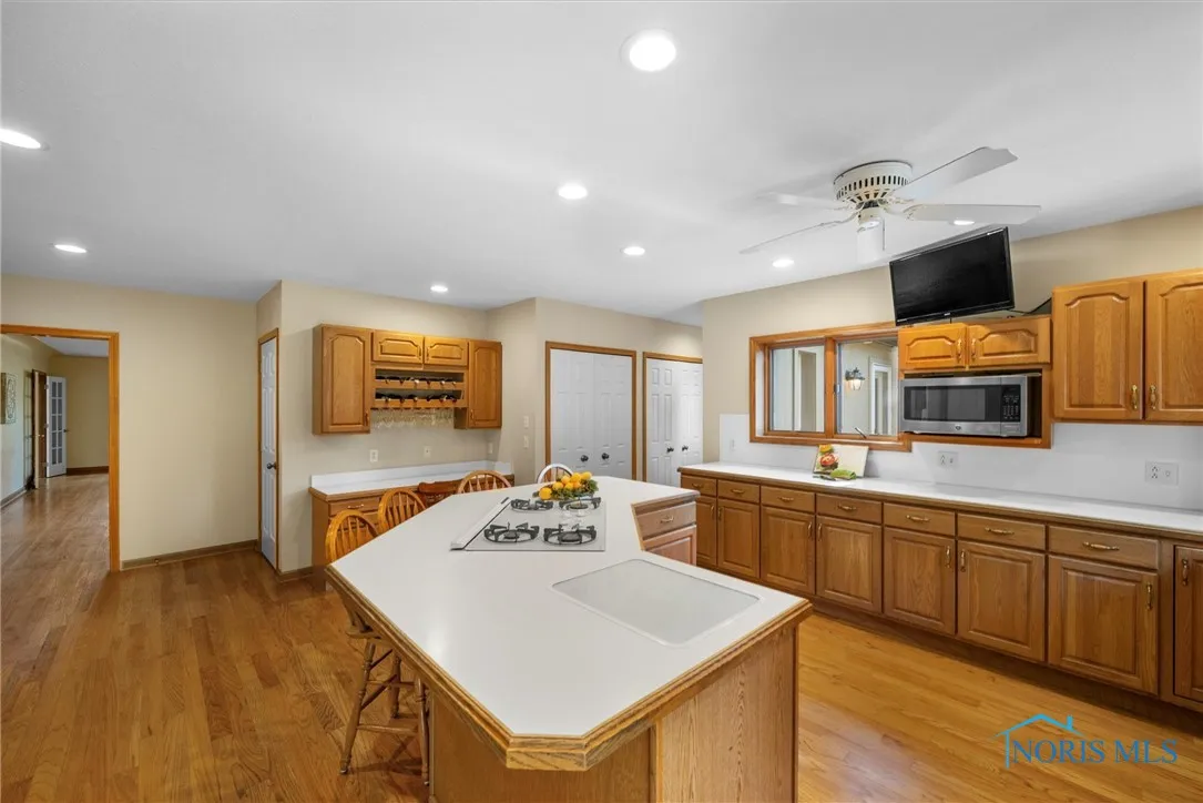 10717 Neapolis Waterville Road, Whitehouse, Ohio 43571, 4 Bedrooms Bedrooms, 12 Rooms Rooms,3 BathroomsBathrooms,Residential,For Sale,Neapolis Waterville,6133710