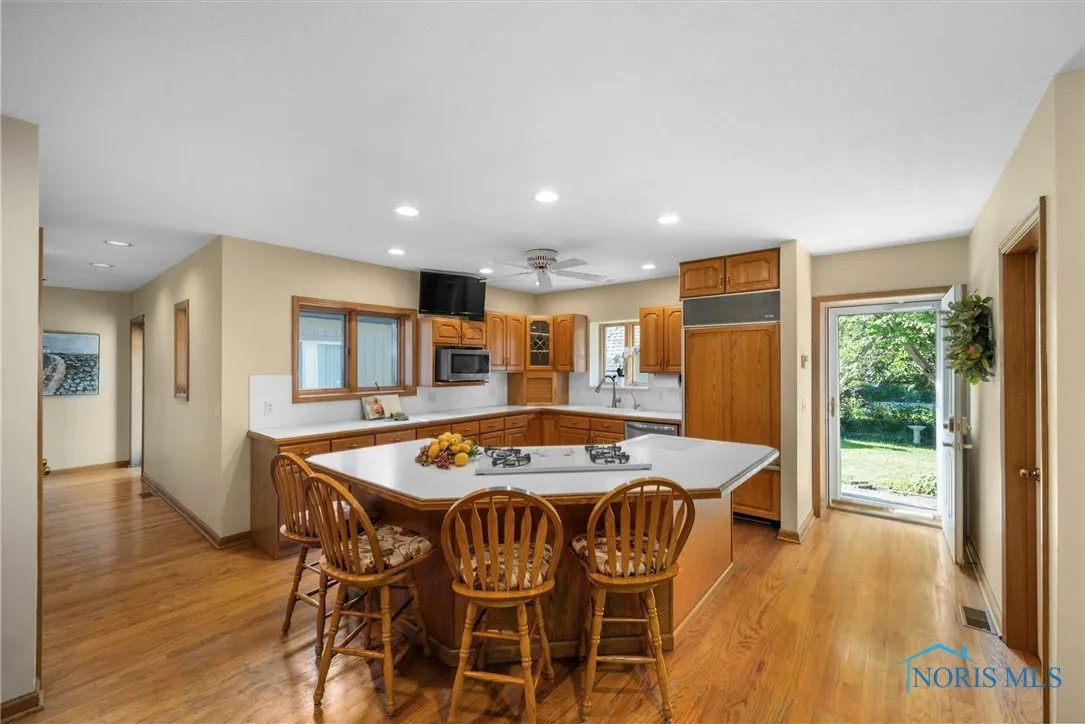 10717 Neapolis Waterville Road, Whitehouse, Ohio 43571, 4 Bedrooms Bedrooms, 12 Rooms Rooms,3 BathroomsBathrooms,Residential,For Sale,Neapolis Waterville,6133710