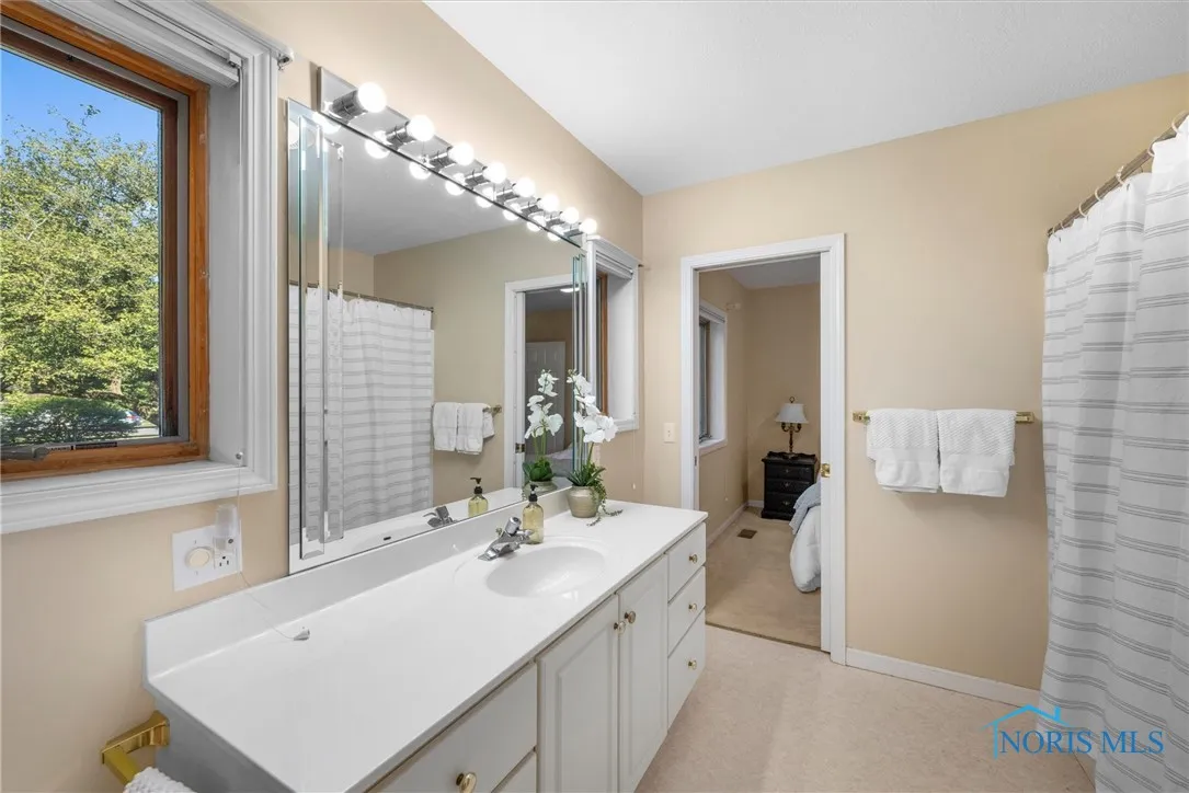 10717 Neapolis Waterville Road, Whitehouse, Ohio 43571, 4 Bedrooms Bedrooms, 12 Rooms Rooms,3 BathroomsBathrooms,Residential,For Sale,Neapolis Waterville,6133710