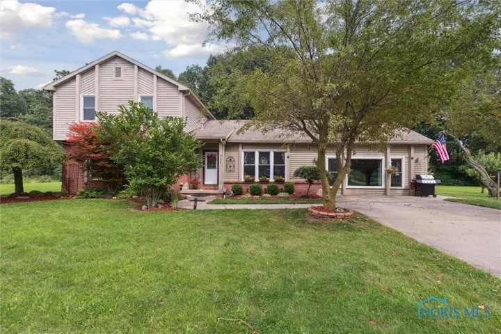 725 Donovan Road, Curtice, Ohio 43412, 4 Bedrooms Bedrooms, 10 Rooms Rooms,4 BathroomsBathrooms,Residential,For Sale,Donovan,6133852