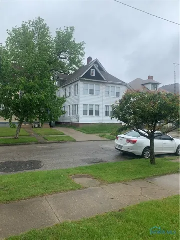 102 Melrose Avenue, Toledo, Ohio 43610, 3 Bedrooms Bedrooms, ,1 BathroomBathrooms,Residential Lease,For Rent,melrose,6133903