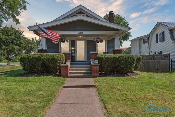 350 E 5th Street, Perrysburg, Ohio 43551, 3 Bedrooms Bedrooms, 9 Rooms Rooms,3 BathroomsBathrooms,Residential,For Sale,5th,6133753