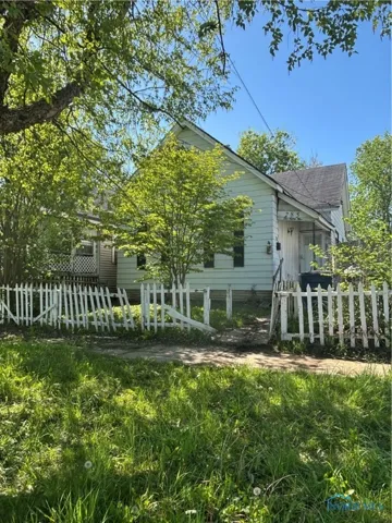 285 Walbridge Avenue, Toledo, Ohio 43609, 2 Bedrooms Bedrooms, 5 Rooms Rooms,1 BathroomBathrooms,Residential,For Sale,Walbridge,6133918