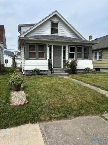 146 Walnut Street, Rossford, Ohio 43460, 2 Bedrooms Bedrooms, 6 Rooms Rooms,1 BathroomBathrooms,Residential,For Sale,Walnut,6133934