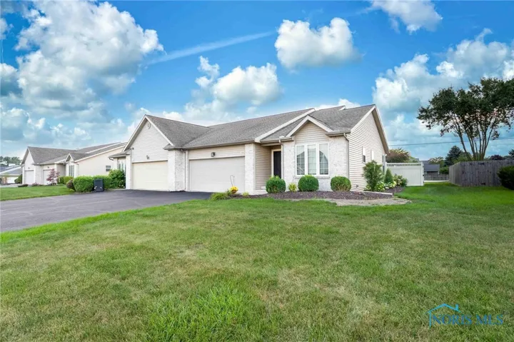 312 Winter Pine Drive, Findlay, Ohio 45840, 2 Bedrooms Bedrooms, 5 Rooms Rooms,2 BathroomsBathrooms,Residential,For Sale,Winter Pine,6133946