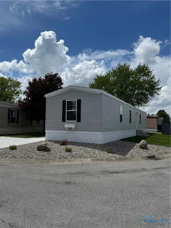 1048 N Main Street 37, Bowling Green, Ohio 43402, 3 Bedrooms Bedrooms, 7 Rooms Rooms,2 BathroomsBathrooms,Residential,For Sale,Main,6133982