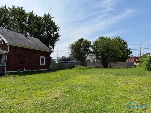 132 Walnut Street, Rossford, Ohio 43460, 2 Bedrooms Bedrooms, ,Land,For Sale,Walnut,6134010