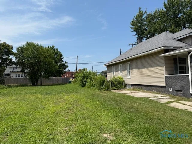132 Walnut Street, Rossford, Ohio 43460, 2 Bedrooms Bedrooms, ,Land,For Sale,Walnut,6134010