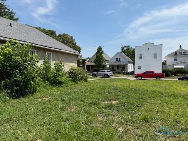 132 Walnut Street, Rossford, Ohio 43460, 2 Bedrooms Bedrooms, ,Land,For Sale,Walnut,6134010