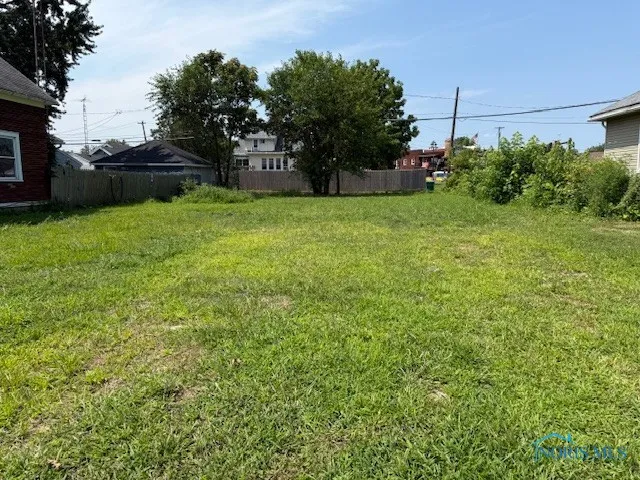 132 Walnut Street, Rossford, Ohio 43460, 2 Bedrooms Bedrooms, ,Land,For Sale,Walnut,6134010