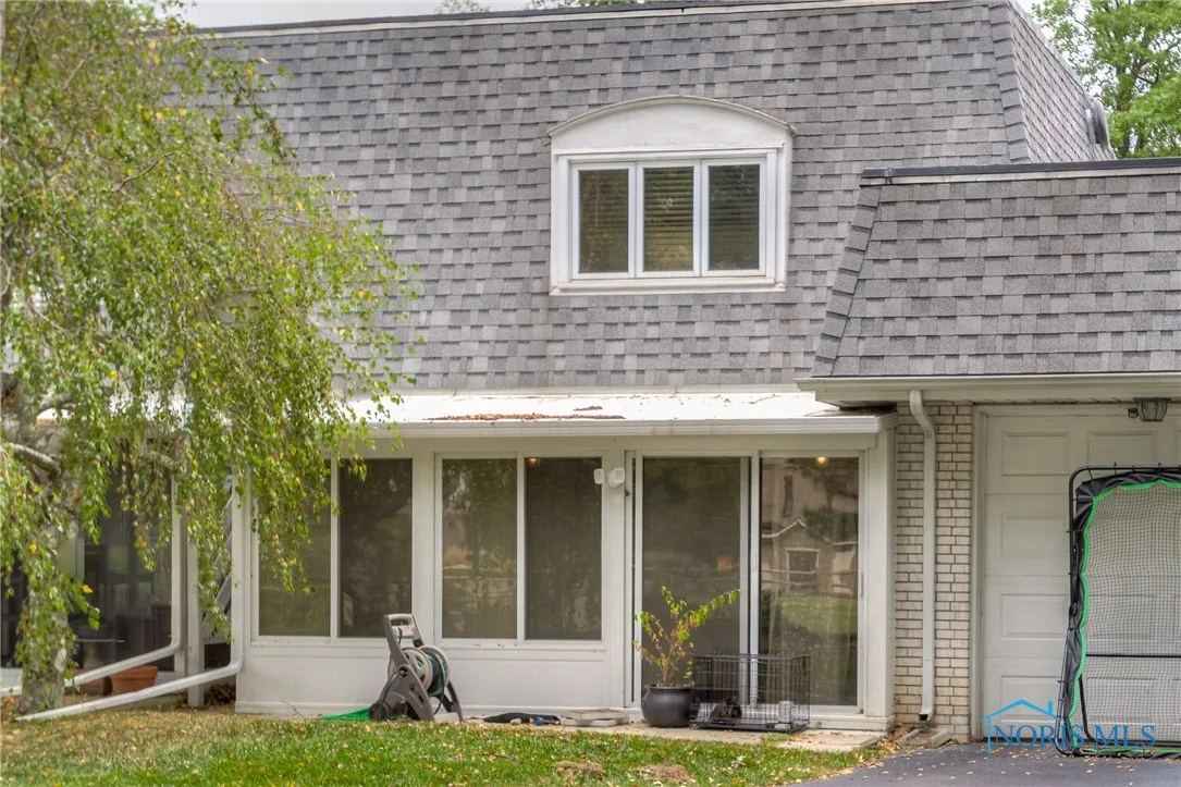 6965 Fenwyck Road, Maumee, Ohio 43537, 2 Bedrooms Bedrooms, 6 Rooms Rooms,3 BathroomsBathrooms,Residential,For Sale,Fenwyck,6134436