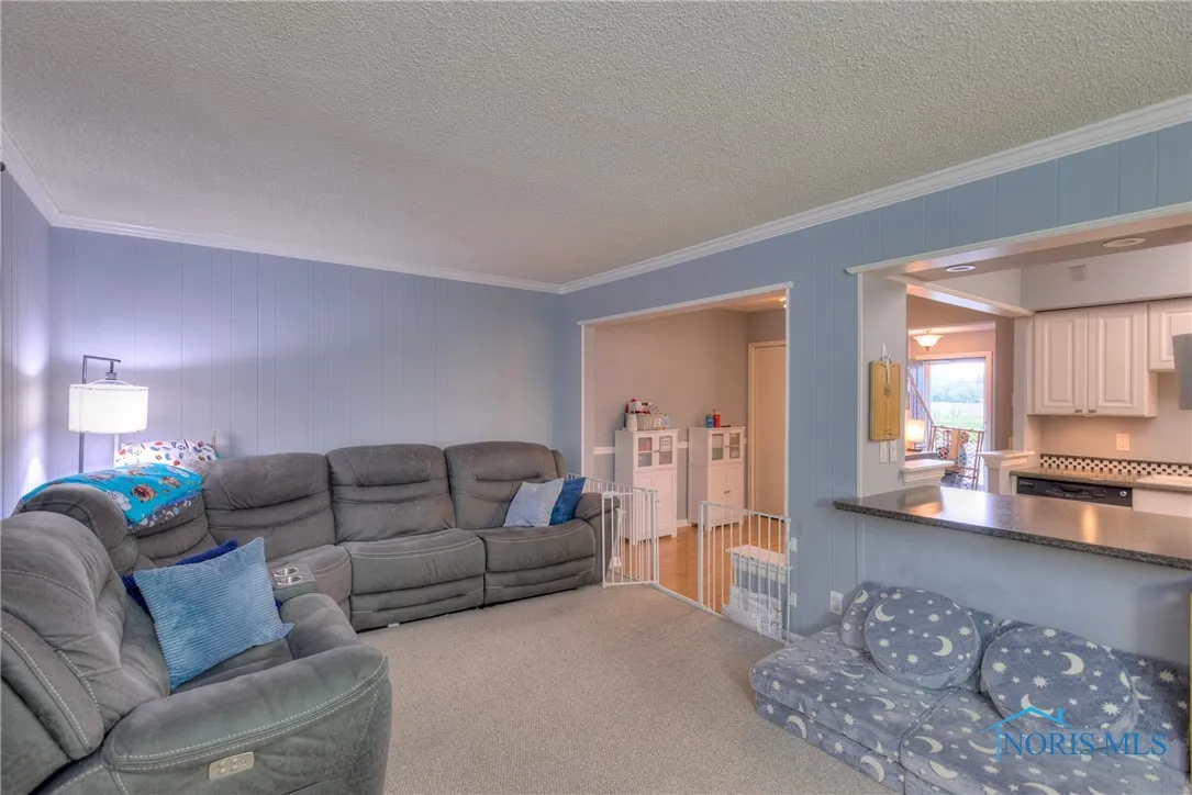6965 Fenwyck Road, Maumee, Ohio 43537, 2 Bedrooms Bedrooms, 6 Rooms Rooms,3 BathroomsBathrooms,Residential,For Sale,Fenwyck,6134436