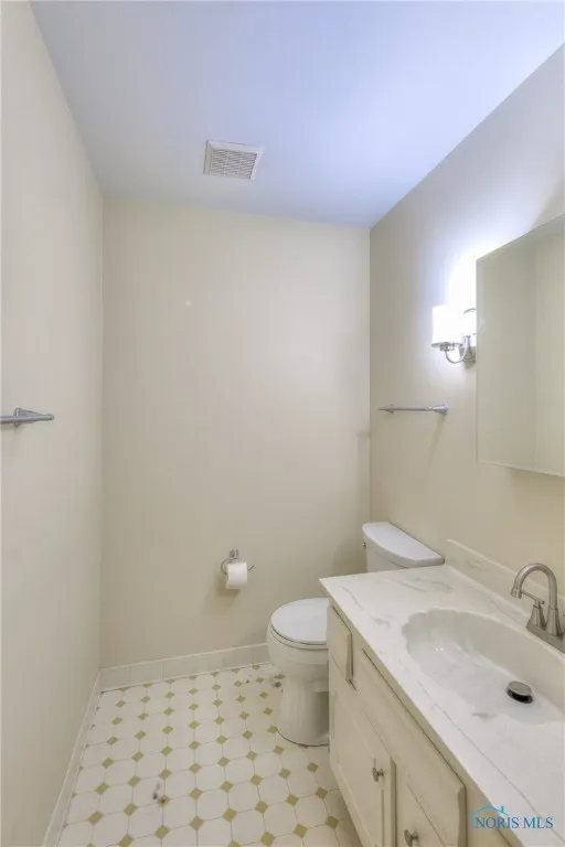 6965 Fenwyck Road, Maumee, Ohio 43537, 2 Bedrooms Bedrooms, 6 Rooms Rooms,3 BathroomsBathrooms,Residential,For Sale,Fenwyck,6134436