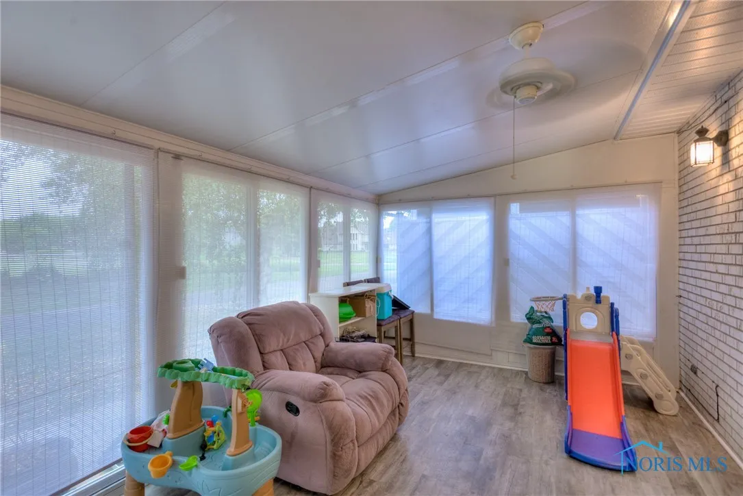 6965 Fenwyck Road, Maumee, Ohio 43537, 2 Bedrooms Bedrooms, 6 Rooms Rooms,3 BathroomsBathrooms,Residential,For Sale,Fenwyck,6134436