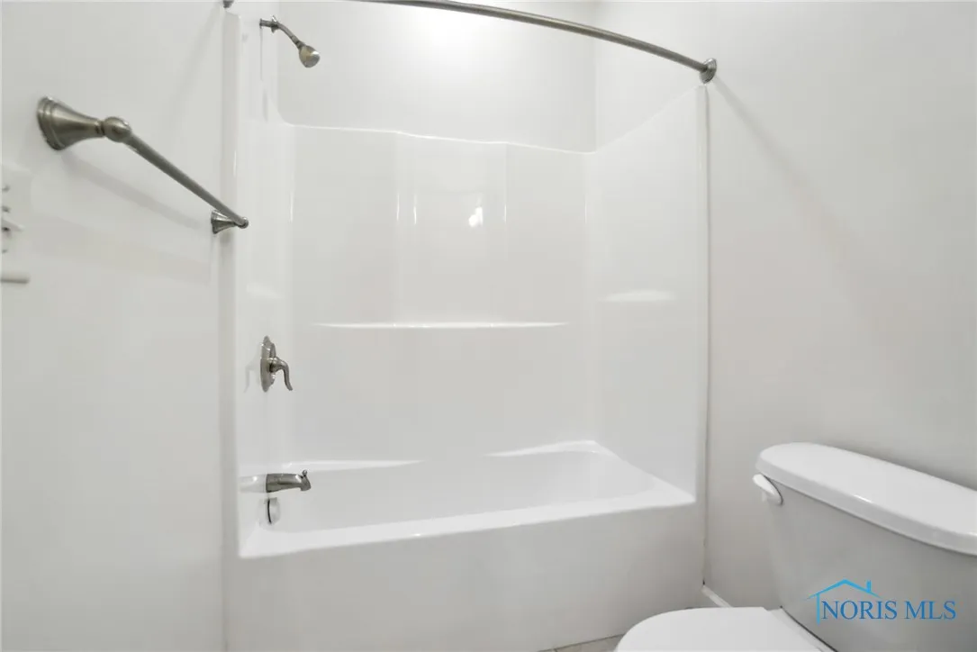 243 Thimbleberry Drive, Findlay, Ohio 45840, 3 Bedrooms Bedrooms, 7 Rooms Rooms,2 BathroomsBathrooms,Residential,For Sale,Thimbleberry,6134481