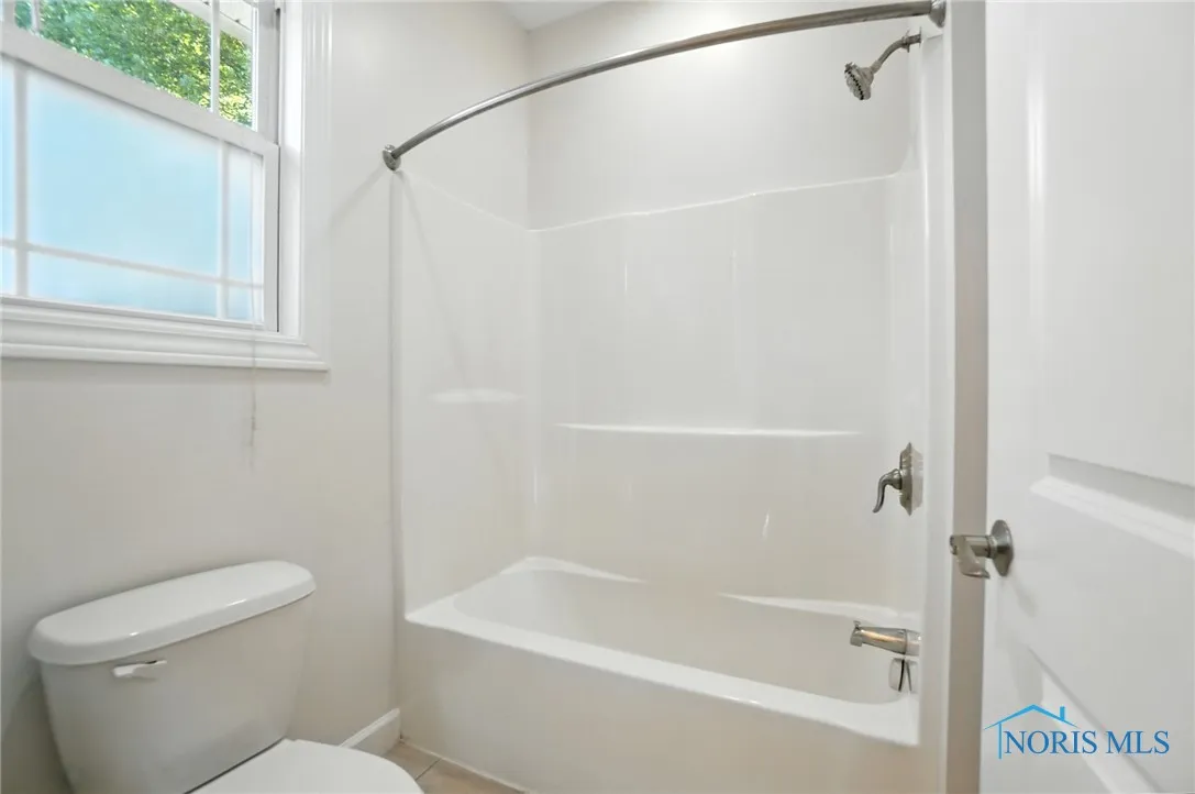 243 Thimbleberry Drive, Findlay, Ohio 45840, 3 Bedrooms Bedrooms, 7 Rooms Rooms,2 BathroomsBathrooms,Residential,For Sale,Thimbleberry,6134481