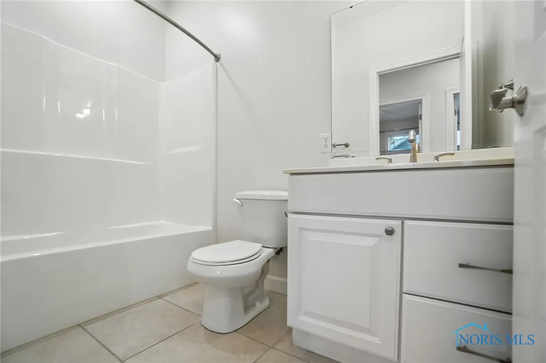 243 Thimbleberry Drive, Findlay, Ohio 45840, 3 Bedrooms Bedrooms, 7 Rooms Rooms,2 BathroomsBathrooms,Residential,For Sale,Thimbleberry,6134481