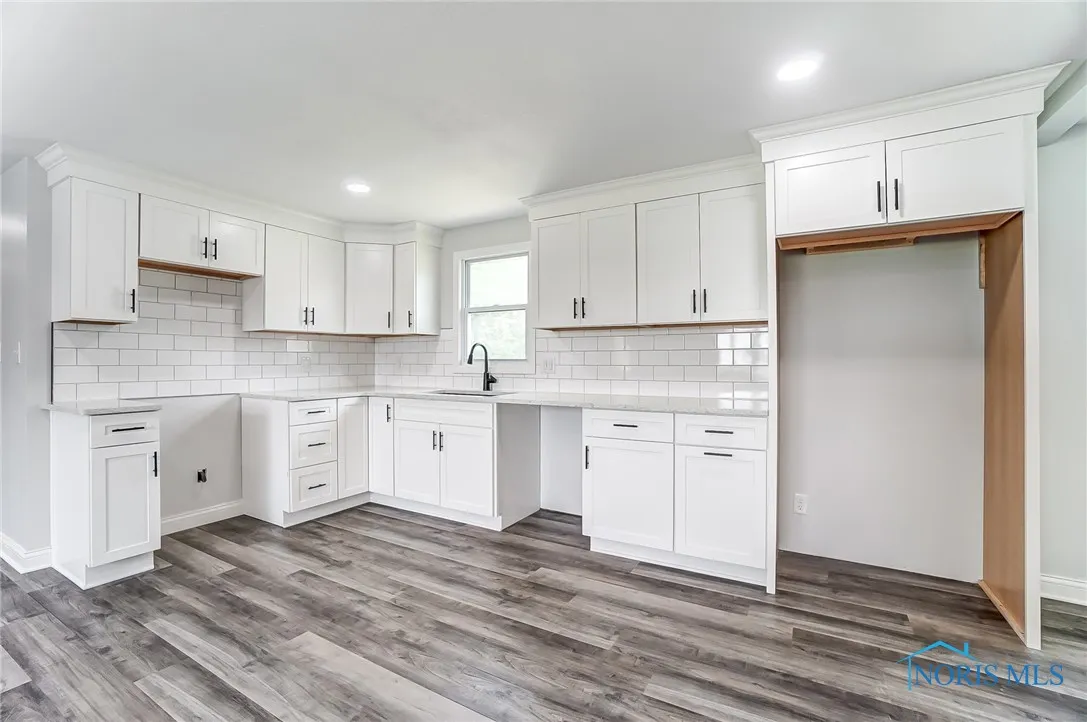 3361 County Road 220, Findlay, Ohio 45840, 4 Bedrooms Bedrooms, 7 Rooms Rooms,2 BathroomsBathrooms,Residential,For Sale,County Road 220,6134498
