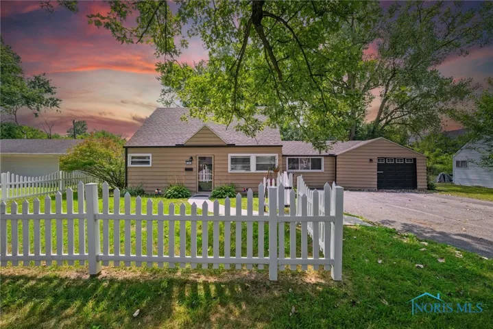 5343 Florita Drive, Toledo, Ohio 43615, 3 Bedrooms Bedrooms, 7 Rooms Rooms,1 BathroomBathrooms,Residential,For Sale,Florita,6134516