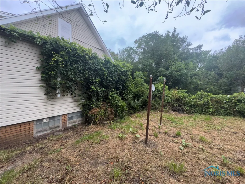 526 Everett Street, Toledo, Ohio 43608, 4 Bedrooms Bedrooms, 8 Rooms Rooms,2 BathroomsBathrooms,Residential,For Sale,Everett,6134631