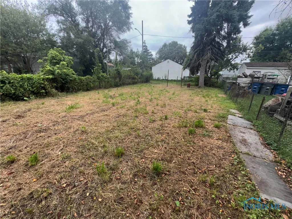 526 Everett Street, Toledo, Ohio 43608, 4 Bedrooms Bedrooms, 8 Rooms Rooms,2 BathroomsBathrooms,Residential,For Sale,Everett,6134631
