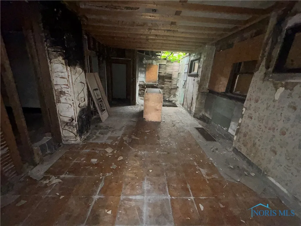 526 Everett Street, Toledo, Ohio 43608, 4 Bedrooms Bedrooms, 8 Rooms Rooms,2 BathroomsBathrooms,Residential,For Sale,Everett,6134631