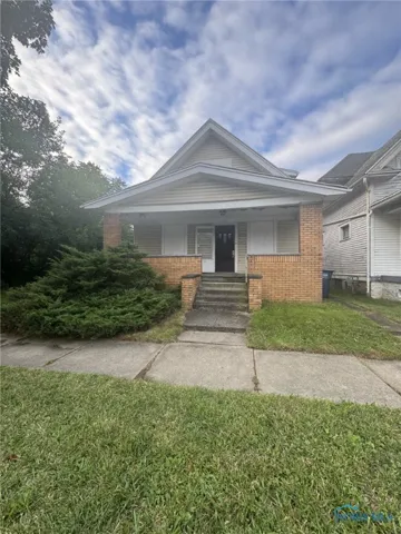 526 Everett Street, Toledo, Ohio 43608, 4 Bedrooms Bedrooms, 8 Rooms Rooms,2 BathroomsBathrooms,Residential,For Sale,Everett,6134631