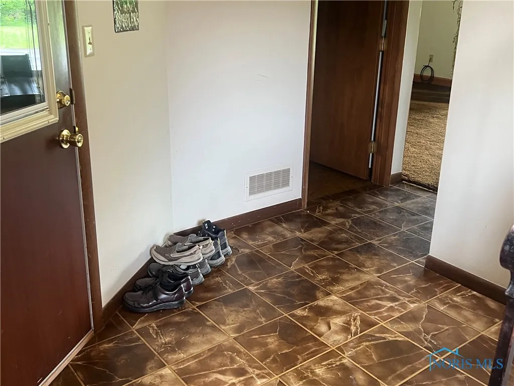 64 River Run Drive J, Fremont, Ohio 43420, 2 Bedrooms Bedrooms, 7 Rooms Rooms,3 BathroomsBathrooms,Residential,For Sale,River Run,6134622