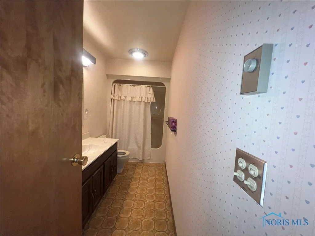 64 River Run Drive J, Fremont, Ohio 43420, 2 Bedrooms Bedrooms, 7 Rooms Rooms,3 BathroomsBathrooms,Residential,For Sale,River Run,6134622