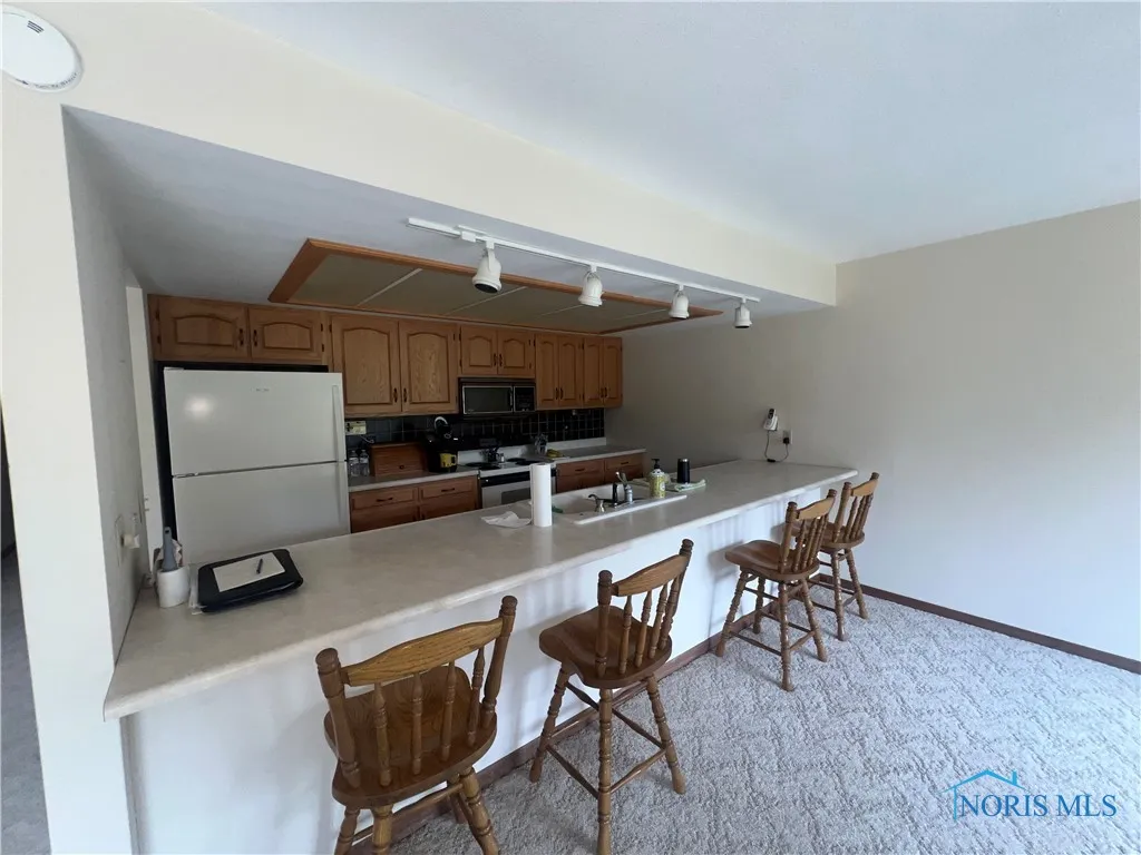 64 River Run Drive J, Fremont, Ohio 43420, 2 Bedrooms Bedrooms, 7 Rooms Rooms,3 BathroomsBathrooms,Residential,For Sale,River Run,6134622