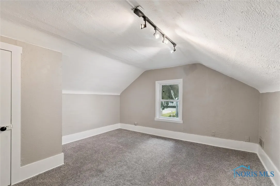 207 Ash Avenue, Findlay, Ohio 45840, 2 Bedrooms Bedrooms, 5 Rooms Rooms,2 BathroomsBathrooms,Residential,For Sale,Ash,6134655