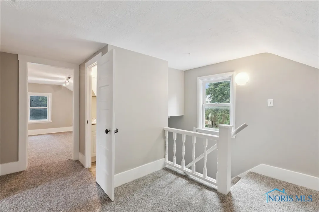 207 Ash Avenue, Findlay, Ohio 45840, 2 Bedrooms Bedrooms, 5 Rooms Rooms,2 BathroomsBathrooms,Residential,For Sale,Ash,6134655