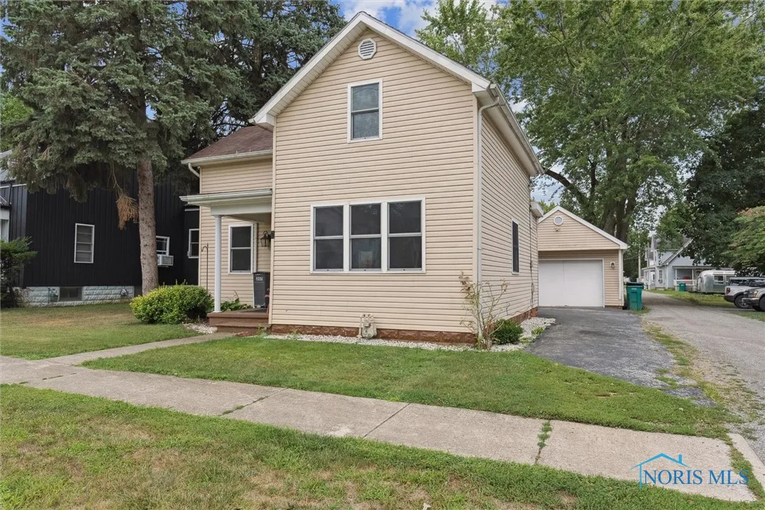 207 Ash Avenue, Findlay, Ohio 45840, 2 Bedrooms Bedrooms, 5 Rooms Rooms,2 BathroomsBathrooms,Residential,For Sale,Ash,6134655