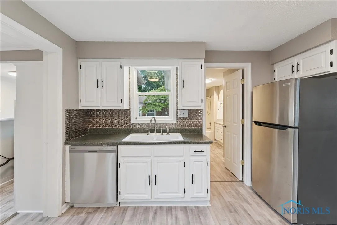 207 Ash Avenue, Findlay, Ohio 45840, 2 Bedrooms Bedrooms, 5 Rooms Rooms,2 BathroomsBathrooms,Residential,For Sale,Ash,6134655