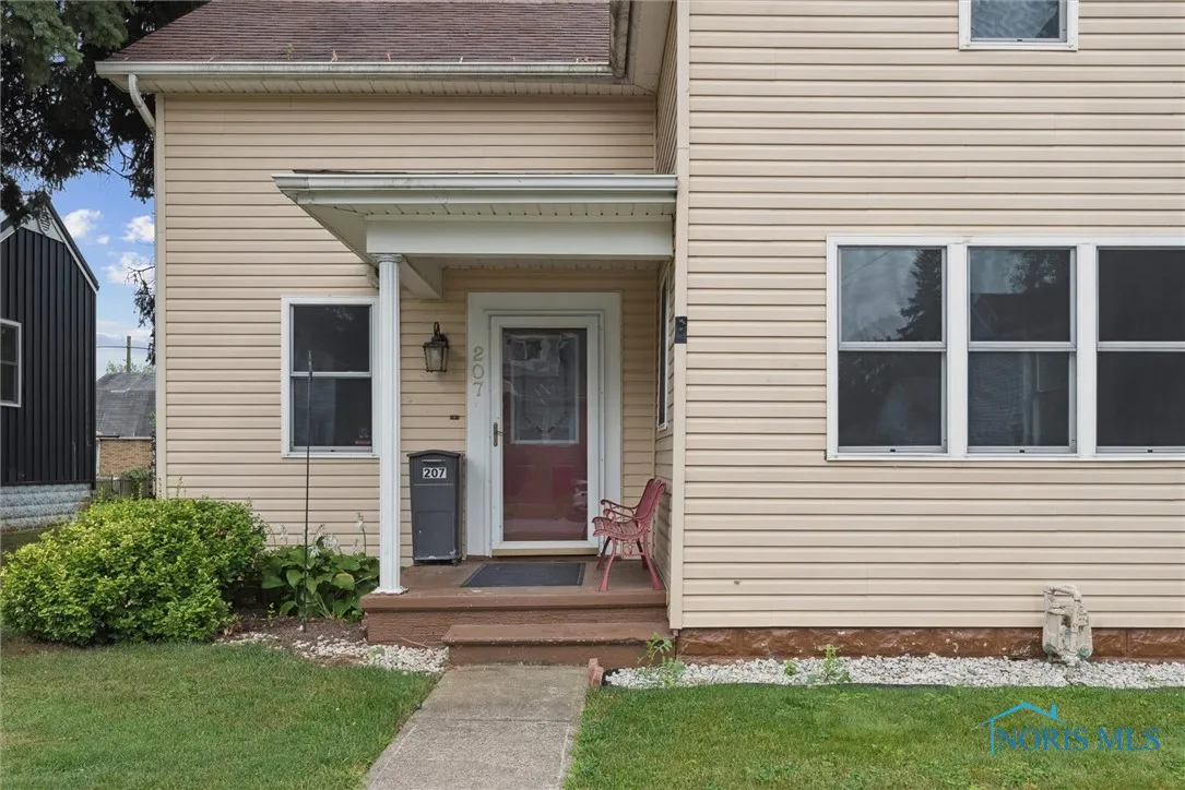 207 Ash Avenue, Findlay, Ohio 45840, 2 Bedrooms Bedrooms, 5 Rooms Rooms,2 BathroomsBathrooms,Residential,For Sale,Ash,6134655
