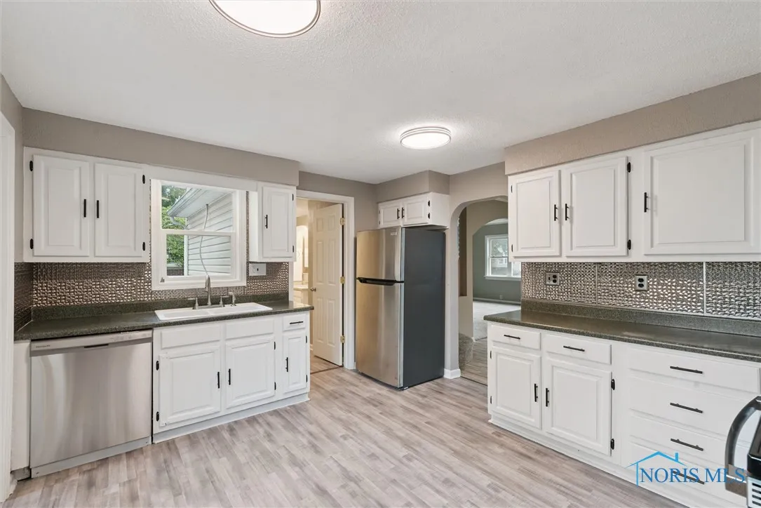 207 Ash Avenue, Findlay, Ohio 45840, 2 Bedrooms Bedrooms, 5 Rooms Rooms,2 BathroomsBathrooms,Residential,For Sale,Ash,6134655