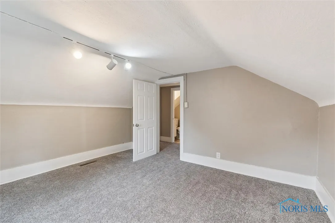 207 Ash Avenue, Findlay, Ohio 45840, 2 Bedrooms Bedrooms, 5 Rooms Rooms,2 BathroomsBathrooms,Residential,For Sale,Ash,6134655