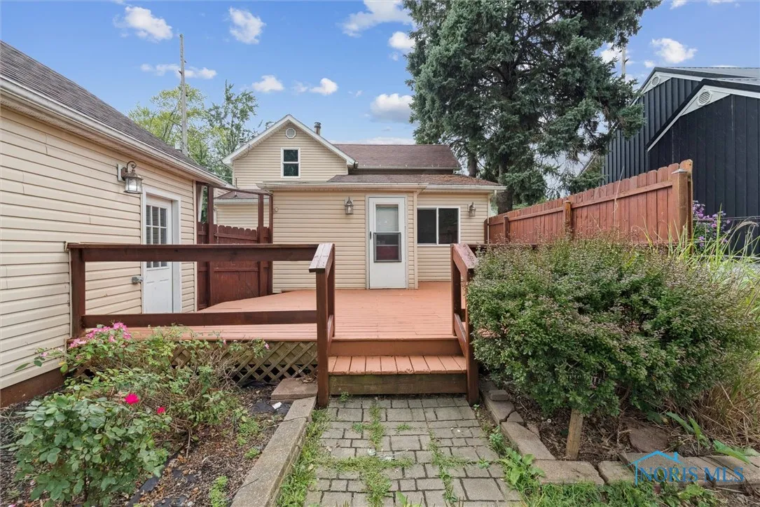 207 Ash Avenue, Findlay, Ohio 45840, 2 Bedrooms Bedrooms, 5 Rooms Rooms,2 BathroomsBathrooms,Residential,For Sale,Ash,6134655