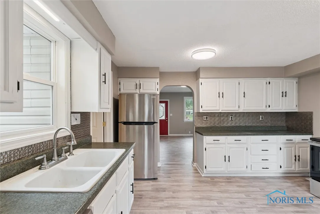 207 Ash Avenue, Findlay, Ohio 45840, 2 Bedrooms Bedrooms, 5 Rooms Rooms,2 BathroomsBathrooms,Residential,For Sale,Ash,6134655