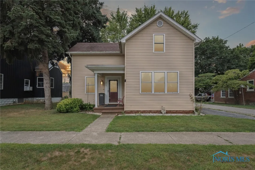 207 Ash Avenue, Findlay, Ohio 45840, 2 Bedrooms Bedrooms, 5 Rooms Rooms,2 BathroomsBathrooms,Residential,For Sale,Ash,6134655