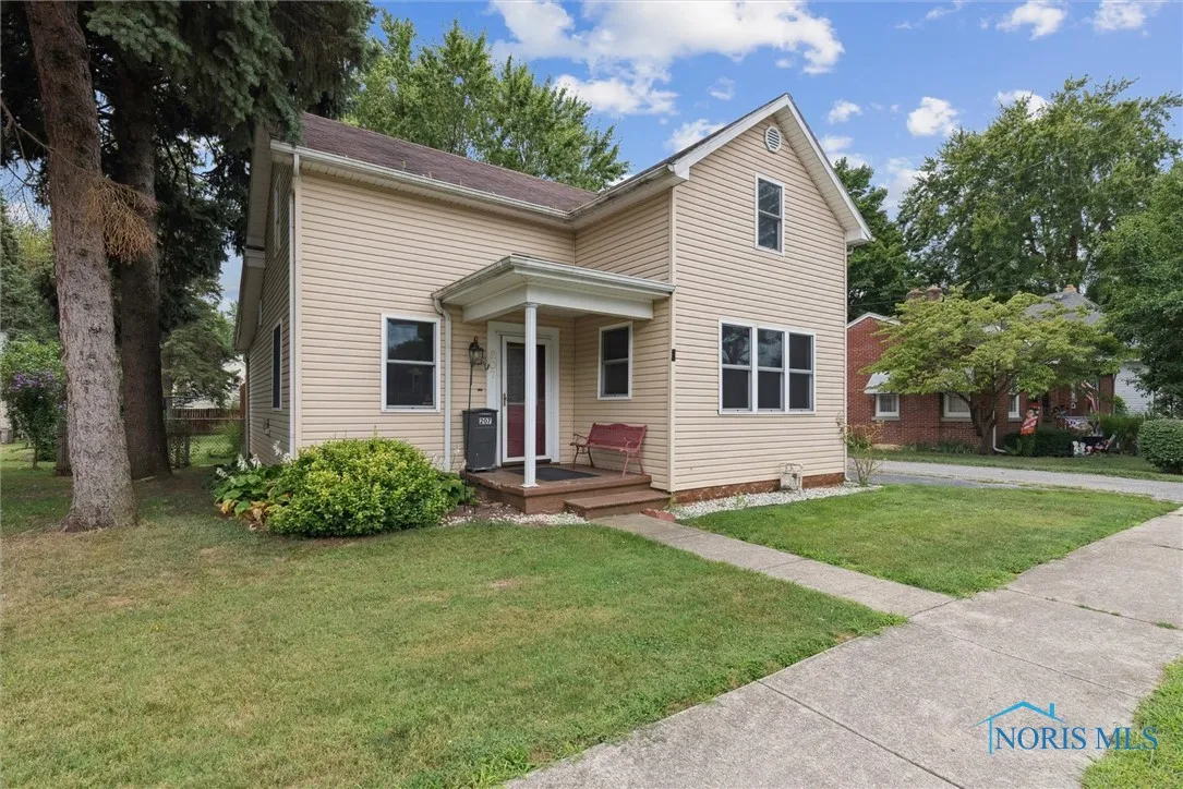 207 Ash Avenue, Findlay, Ohio 45840, 2 Bedrooms Bedrooms, 5 Rooms Rooms,2 BathroomsBathrooms,Residential,For Sale,Ash,6134655