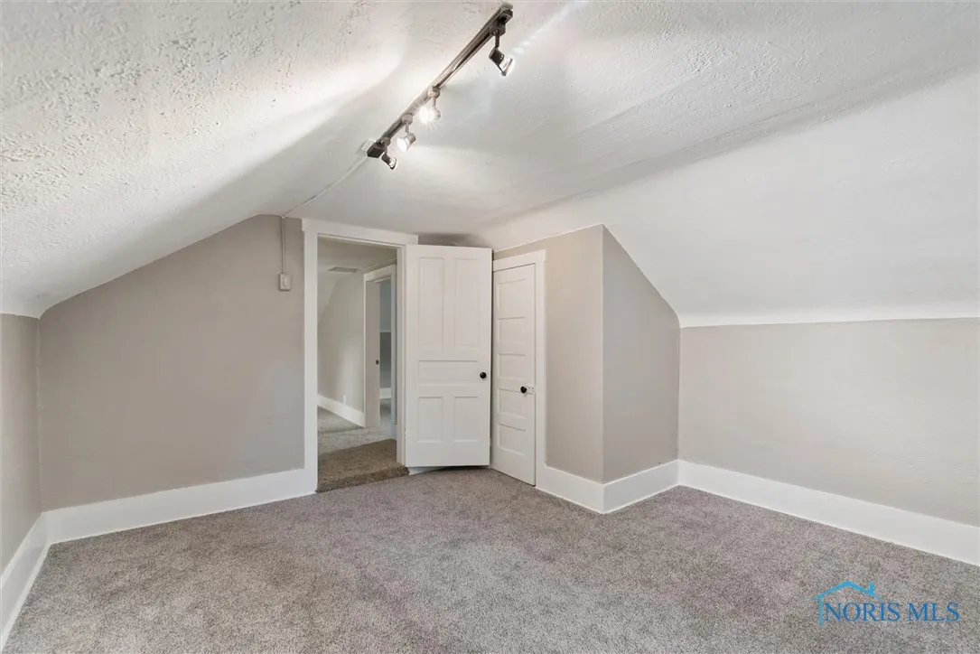 207 Ash Avenue, Findlay, Ohio 45840, 2 Bedrooms Bedrooms, 5 Rooms Rooms,2 BathroomsBathrooms,Residential,For Sale,Ash,6134655