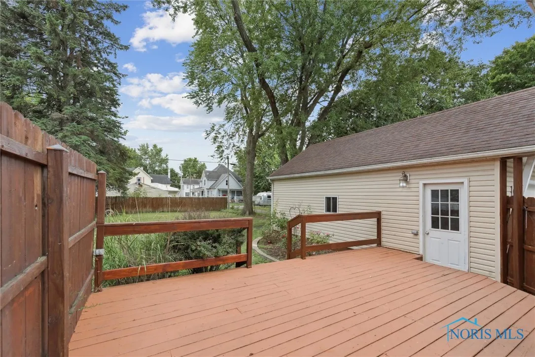 207 Ash Avenue, Findlay, Ohio 45840, 2 Bedrooms Bedrooms, 5 Rooms Rooms,2 BathroomsBathrooms,Residential,For Sale,Ash,6134655