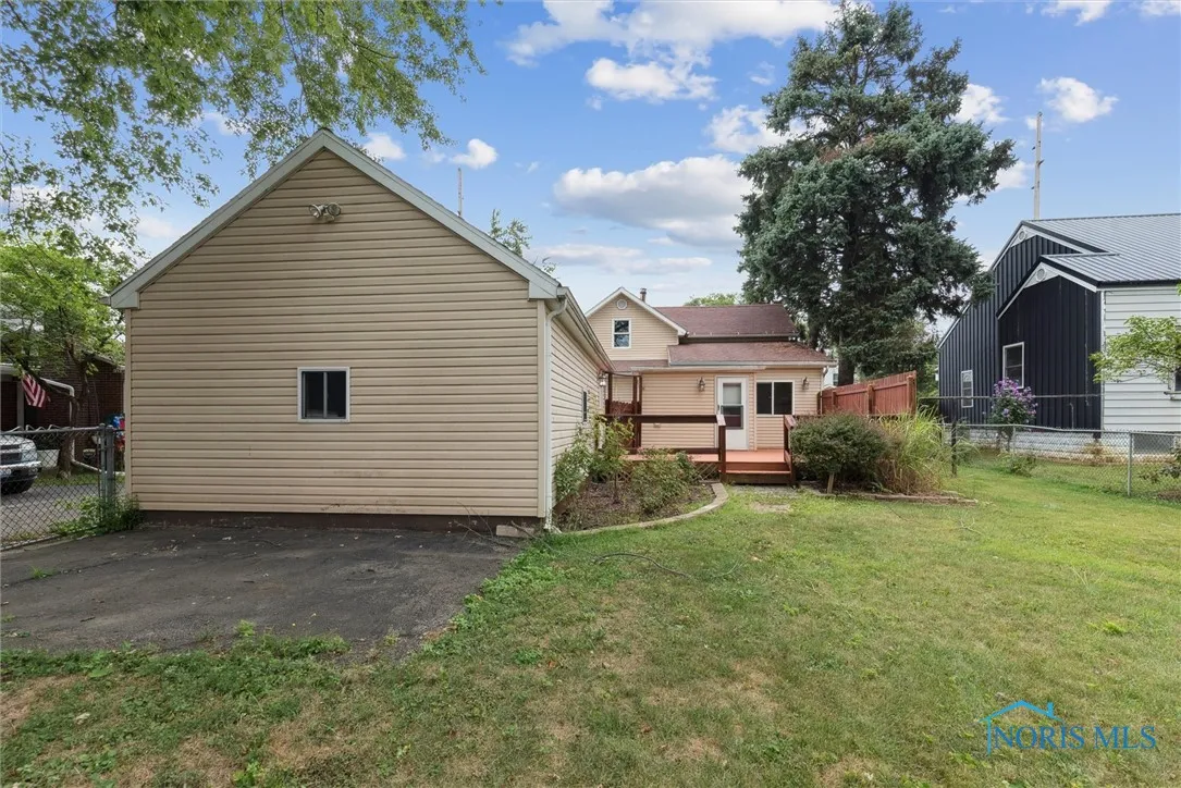 207 Ash Avenue, Findlay, Ohio 45840, 2 Bedrooms Bedrooms, 5 Rooms Rooms,2 BathroomsBathrooms,Residential,For Sale,Ash,6134655