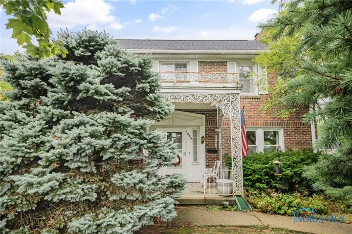 1206 N Dixie Highway, Rossford, Ohio 43460, 3 Bedrooms Bedrooms, 8 Rooms Rooms,2 BathroomsBathrooms,Residential,For Sale,Dixie,6134675