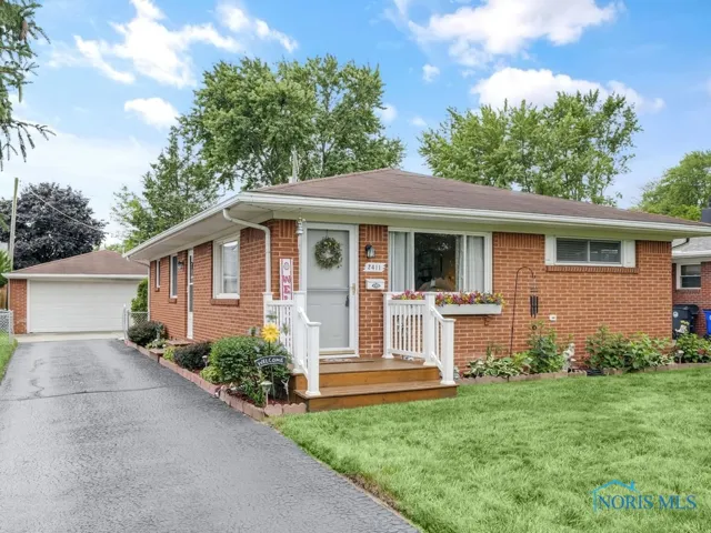 2411 Hiddenbrook Drive, Toledo, Ohio 43613, 3 Bedrooms Bedrooms, 7 Rooms Rooms,2 BathroomsBathrooms,Residential,For Sale,Hiddenbrook,6134579