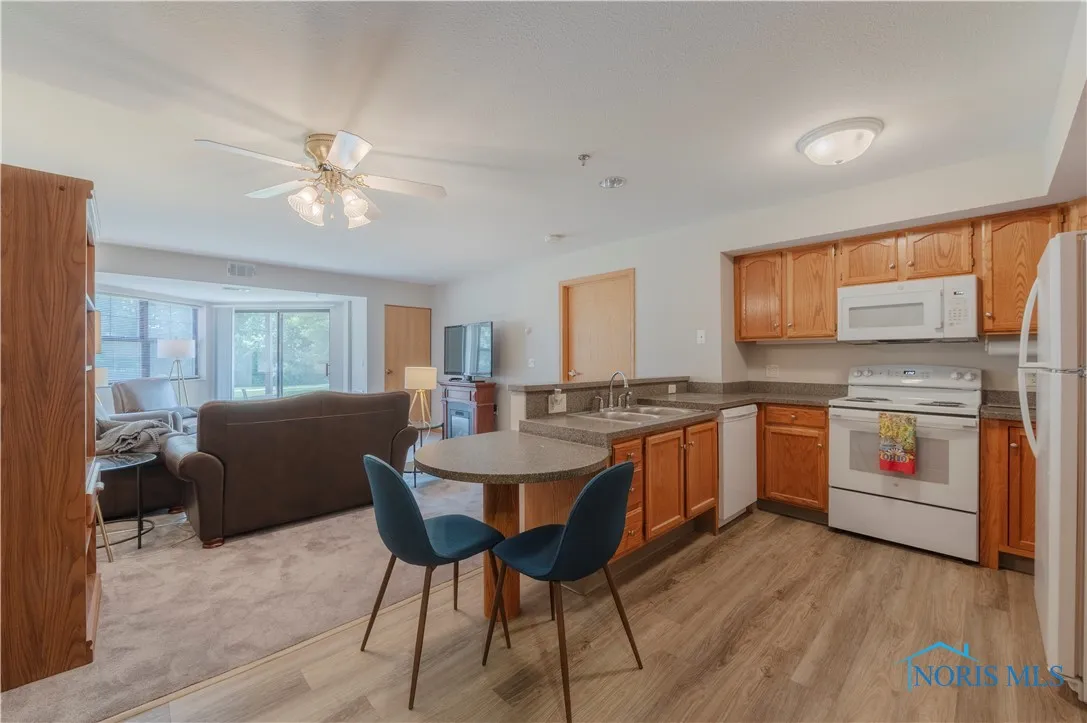 2001 Perrysburg Holland Road 118, Holland, Ohio 43528, 1 Bedroom Bedrooms, 3 Rooms Rooms,1 BathroomBathrooms,Residential,For Sale,Perrysburg Holland,6134685