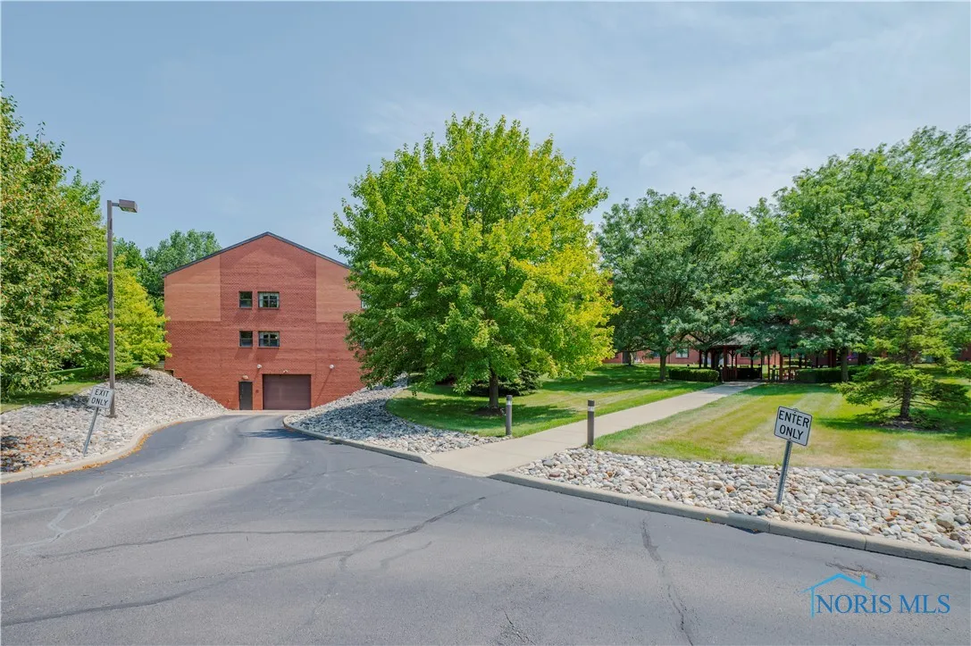 2001 Perrysburg Holland Road 118, Holland, Ohio 43528, 1 Bedroom Bedrooms, 3 Rooms Rooms,1 BathroomBathrooms,Residential,For Sale,Perrysburg Holland,6134685