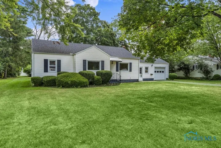 915 Hickory Street, Perrysburg, Ohio 43551, 3 Bedrooms Bedrooms, 7 Rooms Rooms,1 BathroomBathrooms,Residential,For Sale,Hickory,6134624