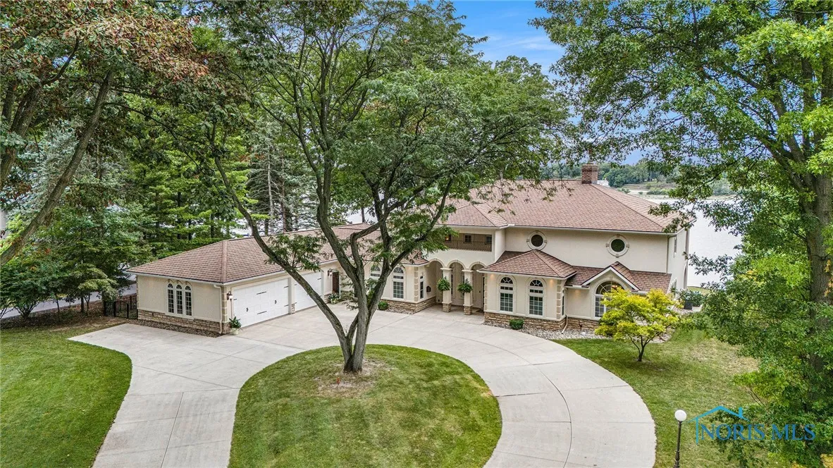 510 Riverside Drive, Rossford, Ohio 43460, 4 Bedrooms Bedrooms, 13 Rooms Rooms,4 BathroomsBathrooms,Residential,For Sale,Riverside,6134600